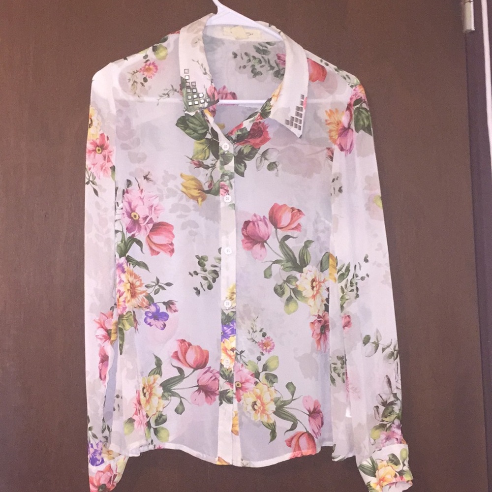 Lightweight Floral Long-Sleeve Collar top